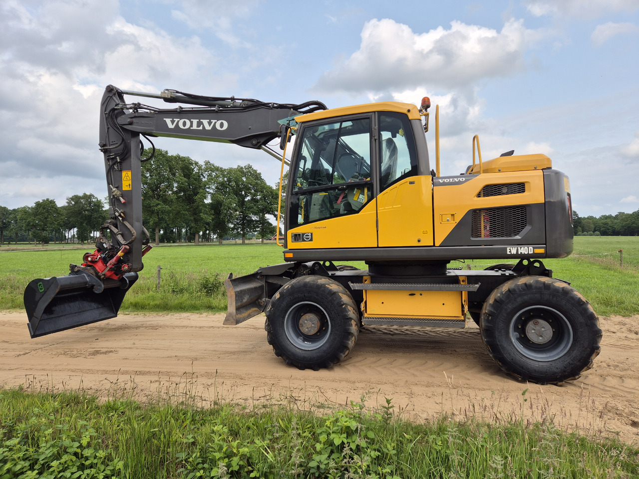 VOLVO EW 140 D - حفار ذو عجلات: صورة 1 VOLVO EW 140 D - حفار ذو عجلات: صورة 1