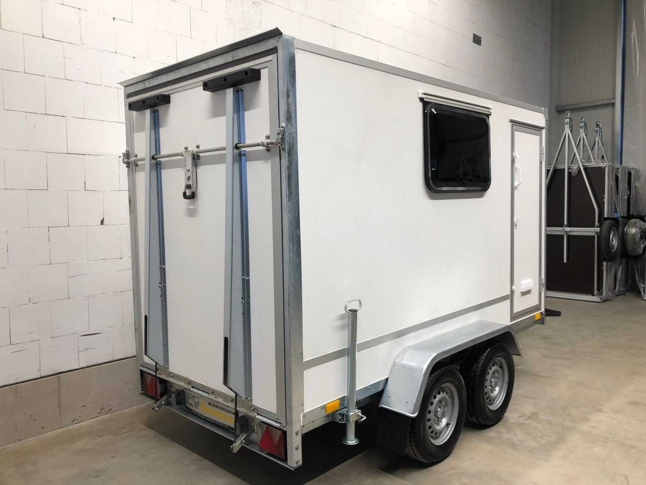 BLYSS F2030HTD Rampe Tür Fenster Kofferanhänger - مقطورة دراجة نارية: صورة 2 BLYSS F2030HTD Rampe Tür Fenster Kofferanhänger - مقطورة دراجة نارية: صورة 2
