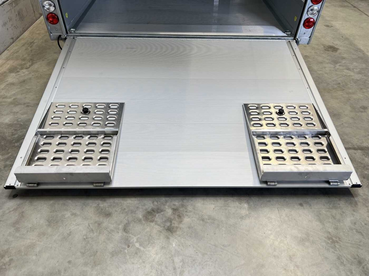 CHEVAL LIBERTE DEBON C1000 Roadster Autotransporter geschlossen - تريلا نقل سيارات: صورة 5 CHEVAL LIBERTE DEBON C1000 Roadster Autotransporter geschlossen - تريلا نقل سيارات: صورة 5