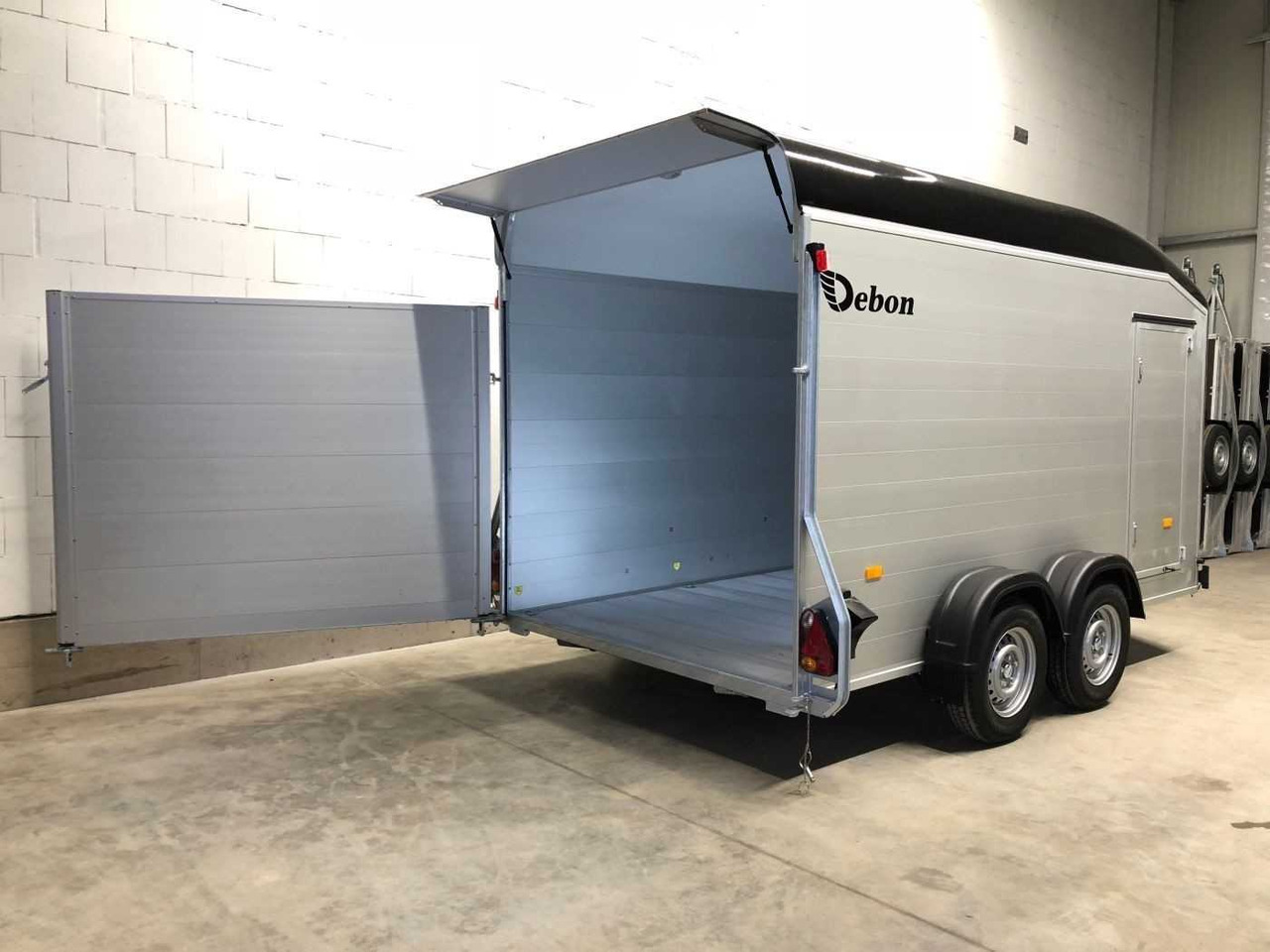 CHEVAL LIBERTE DEBON C700 Roadster ALF Kofferanhänger - مقطورة بصندوق مغلق: صورة 2 CHEVAL LIBERTE DEBON C700 Roadster ALF Kofferanhänger - مقطورة بصندوق مغلق: صورة 2