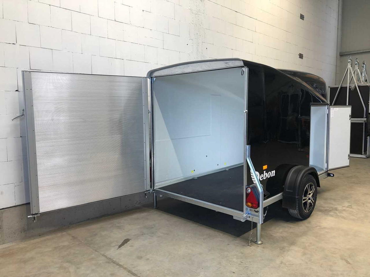CHEVAL LIBERTE DEBON Cargo 1300.02+Tür Alu-Felgen Kofferanhänger - مقطورة بصندوق مغلق: صورة 3 CHEVAL LIBERTE DEBON Cargo 1300.02+Tür Alu-Felgen Kofferanhänger - مقطورة بصندوق مغلق: صورة 3