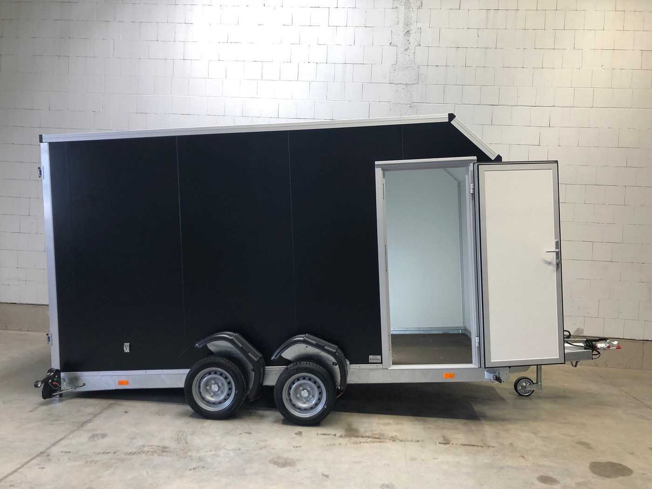 VEZEKO Husky FB K 35.40 SP EP Tür Kofferanhänger Absenker - مقطورة بصندوق مغلق: صورة 3 VEZEKO Husky FB K 35.40 SP EP Tür Kofferanhänger Absenker - مقطورة بصندوق مغلق: صورة 3