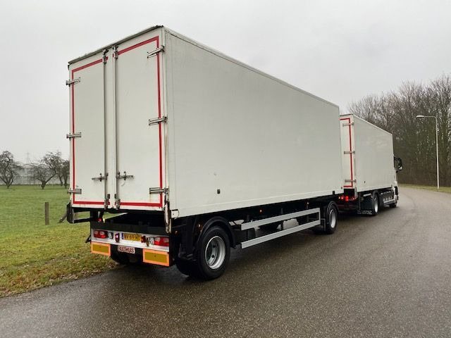 MAN TGS 18.320 TGS 18.320 BAKWAGEN MET LAADKLEP COMPLEET MET 2-ASSIGE AANHANGWAGEN - شاحنة صندوقية: صورة 3 MAN TGS 18.320 TGS 18.320 BAKWAGEN MET LAADKLEP COMPLEET MET 2-ASSIGE AANHANGWAGEN - شاحنة صندوقية: صورة 3