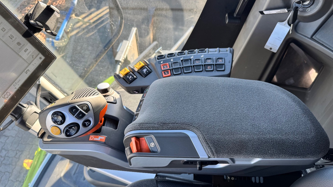 CLAAS Lexion 6900 TerraTrac 890 full Options - حصادة: صورة 4 CLAAS Lexion 6900 TerraTrac 890 full Options - حصادة: صورة 4