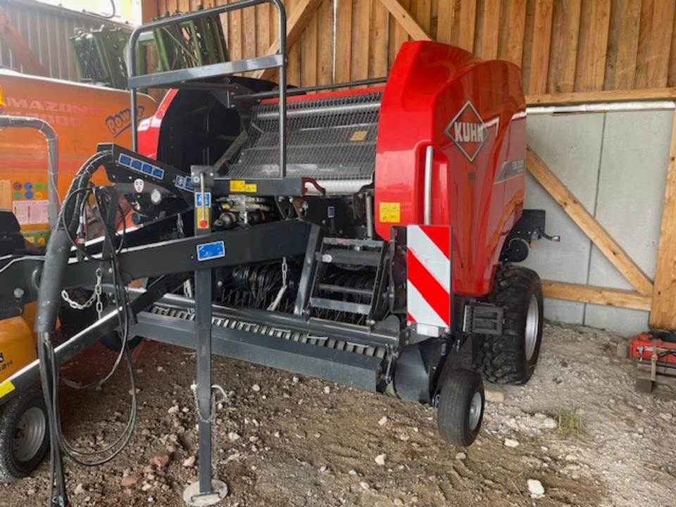 Rundballenpresse Kuhn FB 3125 OC 14 - آلة بالات دائرية: صورة 1 Rundballenpresse Kuhn FB 3125 OC 14 - آلة بالات دائرية: صورة 1