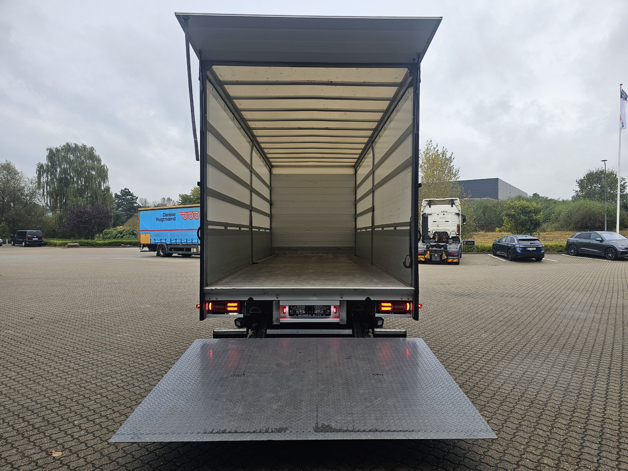 شاحنة ذات ستائر جانبية MAN TGL 12.250: صورة 7 شاحنة ذات ستائر جانبية MAN TGL 12.250: صورة 7