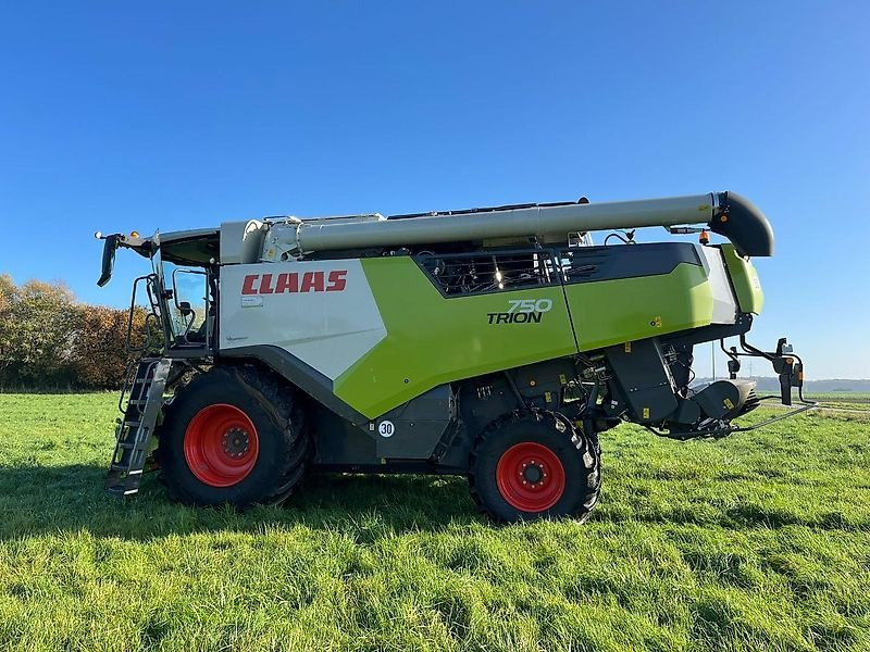 CLAAS Trion 750 - حصادة: صورة 1 CLAAS Trion 750 - حصادة: صورة 1