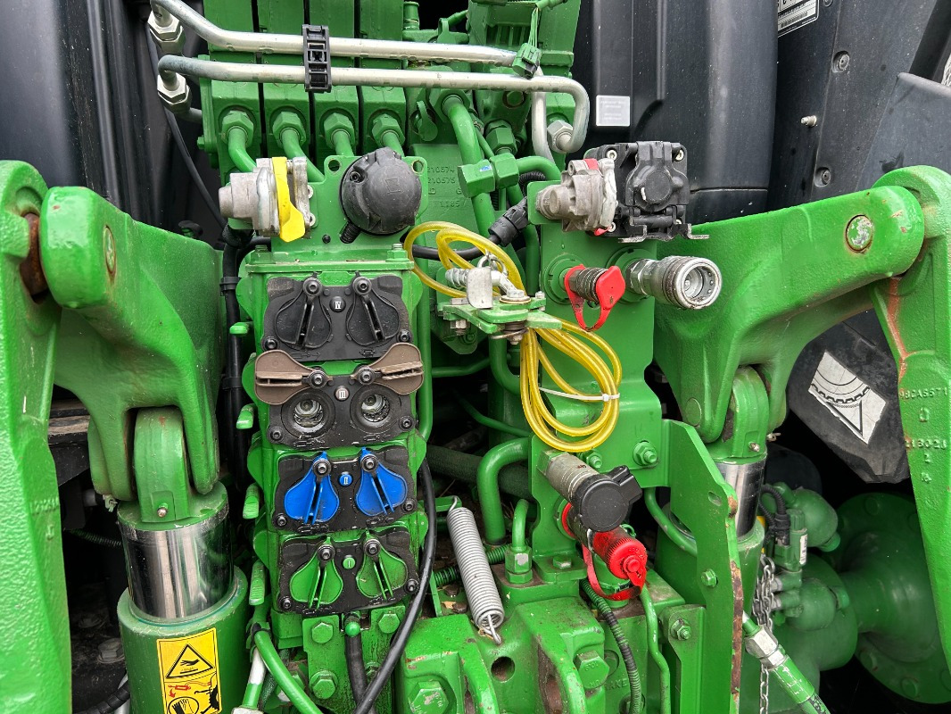 John Deere 6215R - جرار: صورة 4 John Deere 6215R - جرار: صورة 4