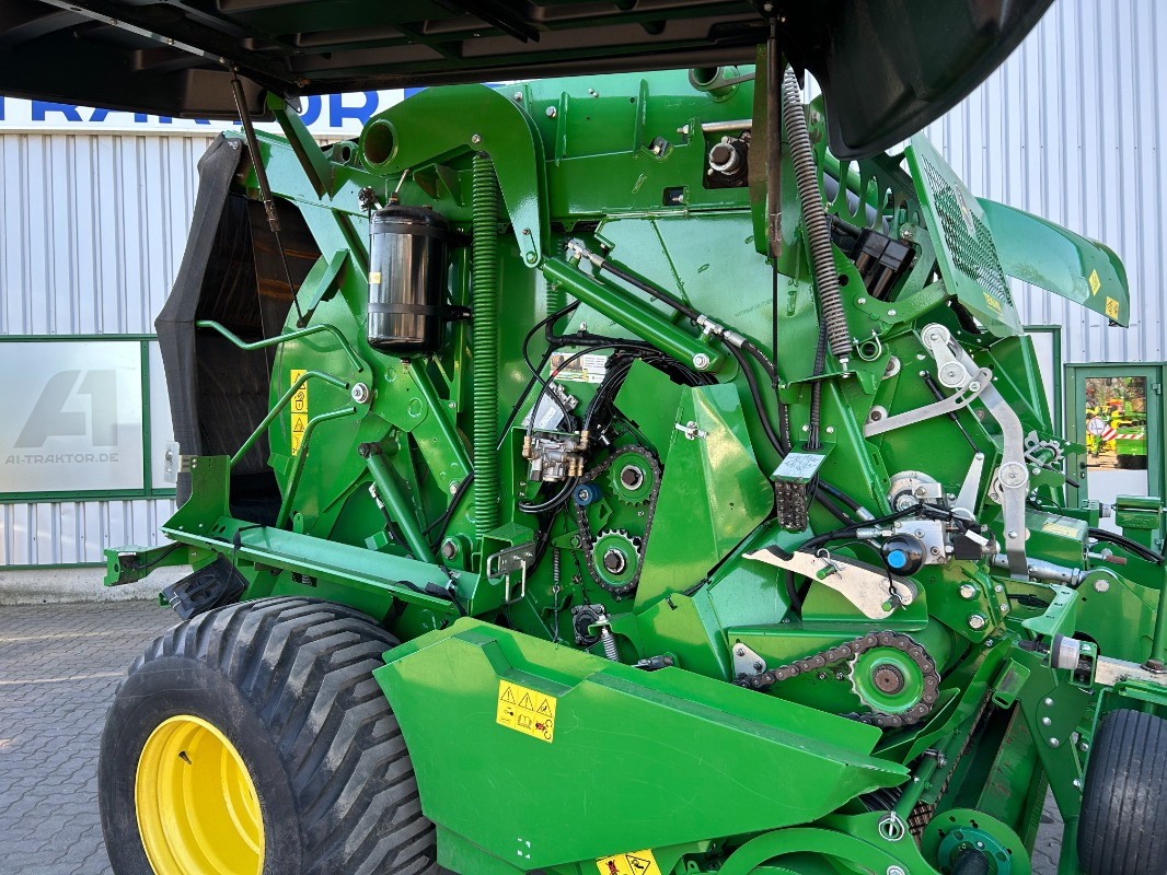 John Deere 960 Premium - آلة لف بالات: صورة 3 John Deere 960 Premium - آلة لف بالات: صورة 3