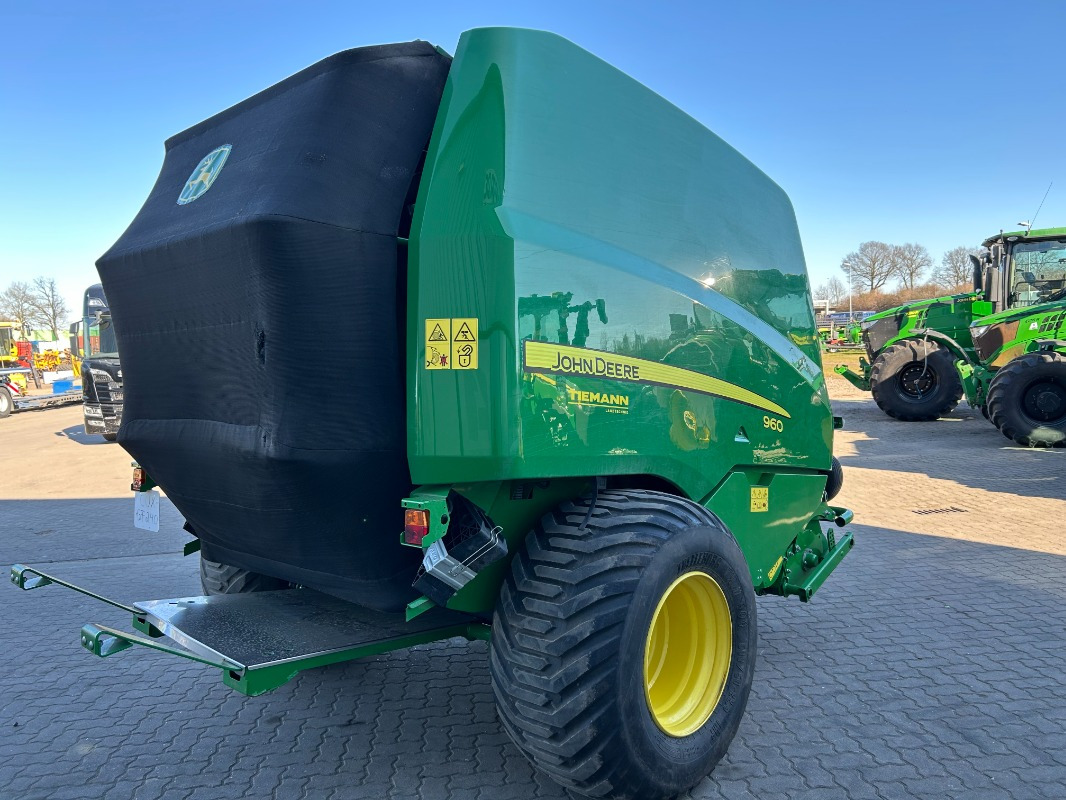 John Deere 960 Premium - آلة لف بالات: صورة 5 John Deere 960 Premium - آلة لف بالات: صورة 5