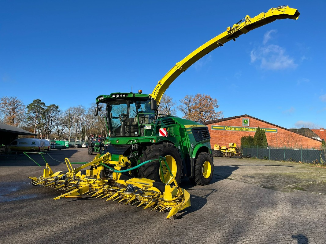 John Deere 9900 mit Kemper 375 - آلات الحصاد: صورة 1 John Deere 9900 mit Kemper 375 - آلات الحصاد: صورة 1