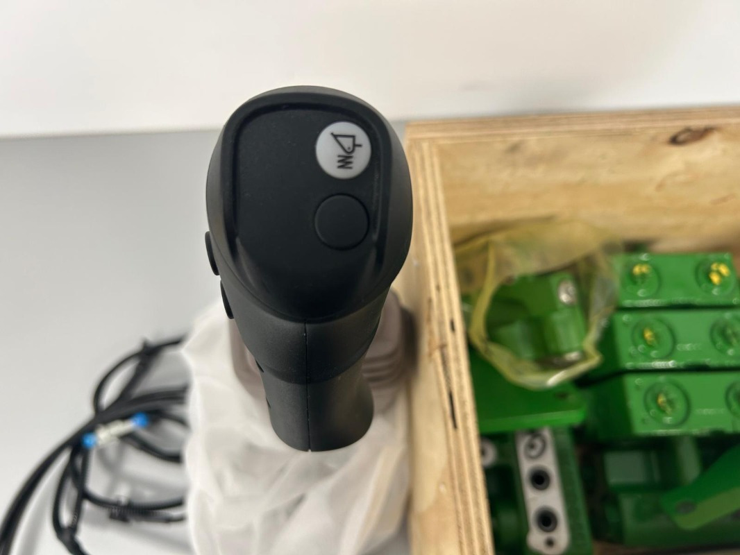 John Deere Einhebelsteuergerät mechanisch vom 6155R - أجهزة هيدروليكية - آلات زراعية: صورة 3 John Deere Einhebelsteuergerät mechanisch vom 6155R - أجهزة هيدروليكية - آلات زراعية: صورة 3