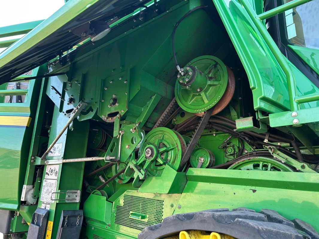 John Deere T660 - حصادة: صورة 4 John Deere T660 - حصادة: صورة 4