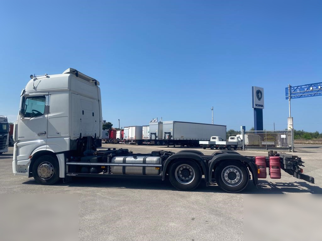 MERCEDES-BENZ ACTROS 2545 - شاحنة بهيكل معدني للمقصورة: صورة 4 MERCEDES-BENZ ACTROS 2545 - شاحنة بهيكل معدني للمقصورة: صورة 4