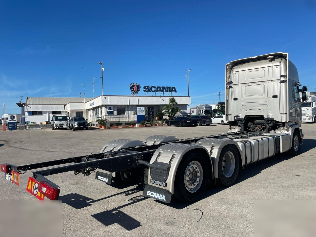 SCANIA R580 - شاحنة بهيكل معدني للمقصورة: صورة 4 SCANIA R580 - شاحنة بهيكل معدني للمقصورة: صورة 4