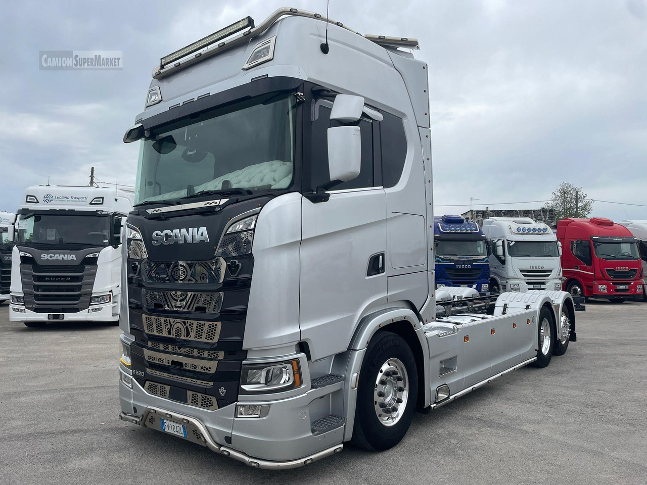 SCANIA S520 - شاحنة بهيكل معدني للمقصورة: صورة 2 SCANIA S520 - شاحنة بهيكل معدني للمقصورة: صورة 2