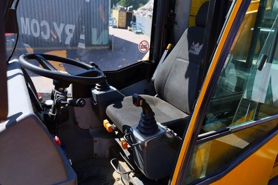 Demag AC30 City Diesel, 4x4x4 Drive, 30t Capacity, 25m M - رافعة لجميع التضاريس: صورة 4 Demag AC30 City Diesel, 4x4x4 Drive, 30t Capacity, 25m M - رافعة لجميع التضاريس: صورة 4