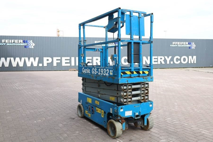 مرفاع مقصي Genie GS1932 Electric, Working Height 7.8 m, 227kg Capac: صورة 8