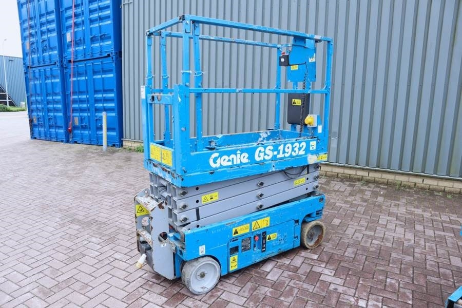 Genie GS1932 Electric, Working Height 7.8 m, 227kg Capac - مرفاع مقصي: صورة 2 Genie GS1932 Electric, Working Height 7.8 m, 227kg Capac - مرفاع مقصي: صورة 2
