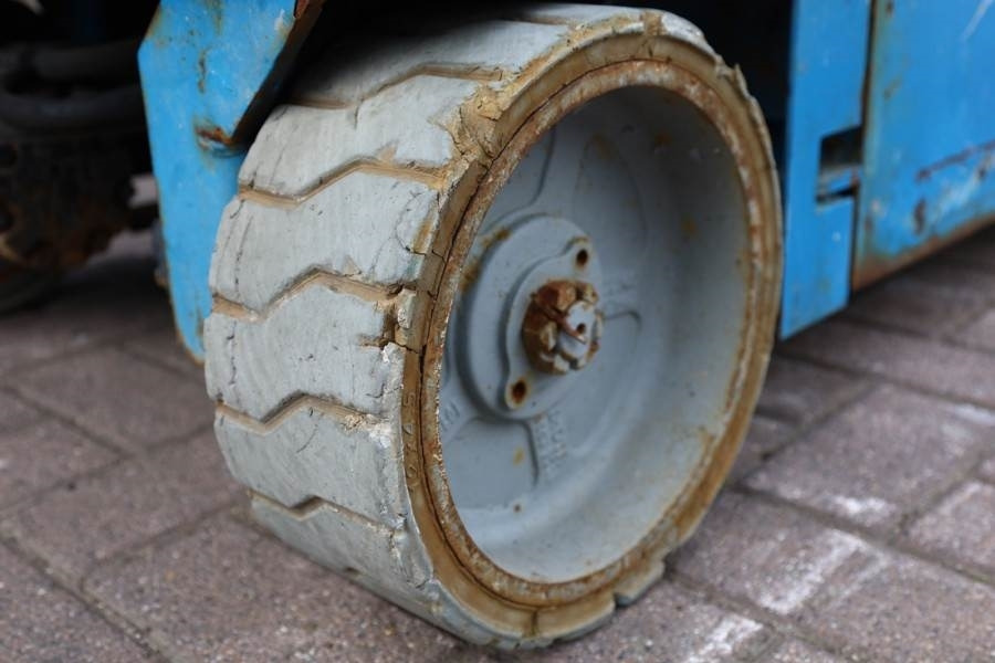 مرفاع مقصي Genie GS1932 Electric, Working Height 7.8 m, 227kg Capac: صورة 13