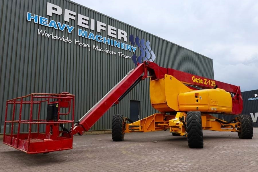 Genie Z135/70 Diesel, 4x4x4 Drive, 43m Lifting Height, 2 - مرفاع مفصلي: صورة 2 Genie Z135/70 Diesel, 4x4x4 Drive, 43m Lifting Height, 2 - مرفاع مفصلي: صورة 2