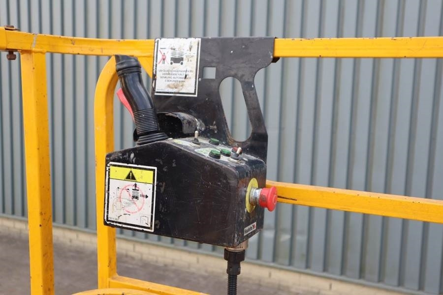Haulotte Compact 12 Electric, 12m Working Height, 300kg Cap - مرفاع مقصي: صورة 4 Haulotte Compact 12 Electric, 12m Working Height, 300kg Cap - مرفاع مقصي: صورة 4