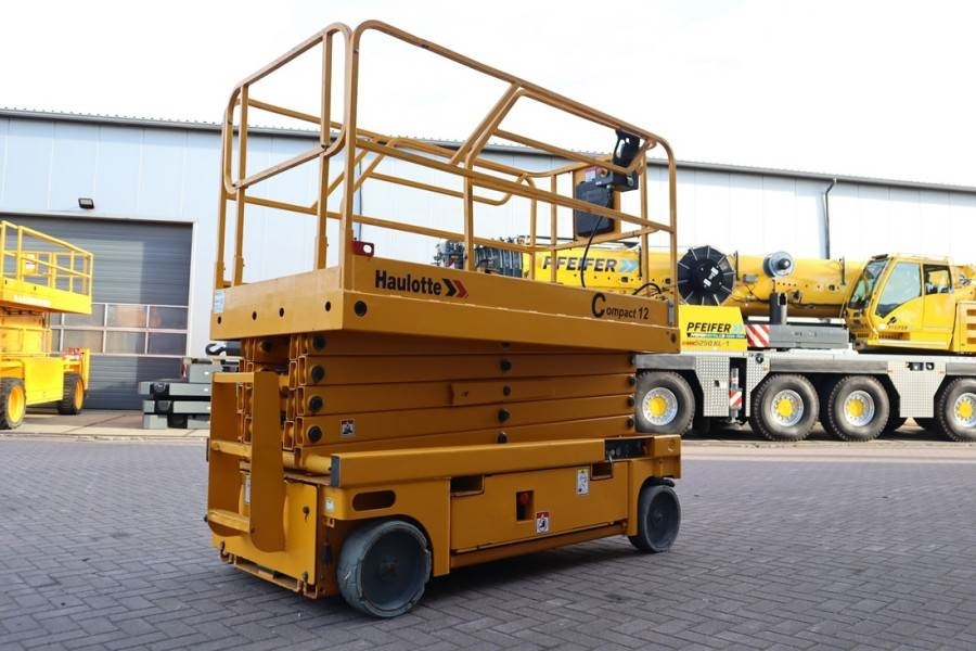 Haulotte Compact 12 Electric, 12m Working Height, 300kg Cap - مرفاع مقصي: صورة 2 Haulotte Compact 12 Electric, 12m Working Height, 300kg Cap - مرفاع مقصي: صورة 2