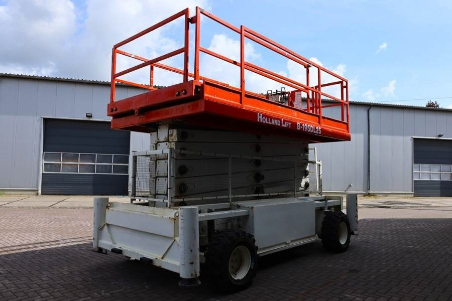 Holland Lift B-195DL25-4WD Diesel, 4x4 Drive, 21.5m Working Hei - مرفاع مقصي: صورة 2 Holland Lift B-195DL25-4WD Diesel, 4x4 Drive, 21.5m Working Hei - مرفاع مقصي: صورة 2