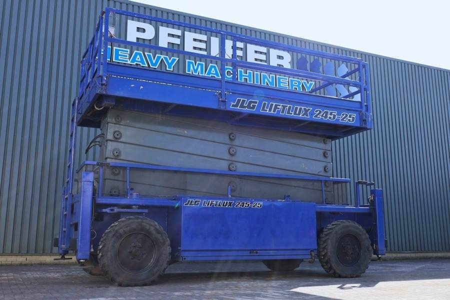 Liftlux SL245-25D 4WD Diesel, 4x4 Drive, 26.5m Working Hei - مرفاع مقصي: صورة 1 Liftlux SL245-25D 4WD Diesel, 4x4 Drive, 26.5m Working Hei - مرفاع مقصي: صورة 1