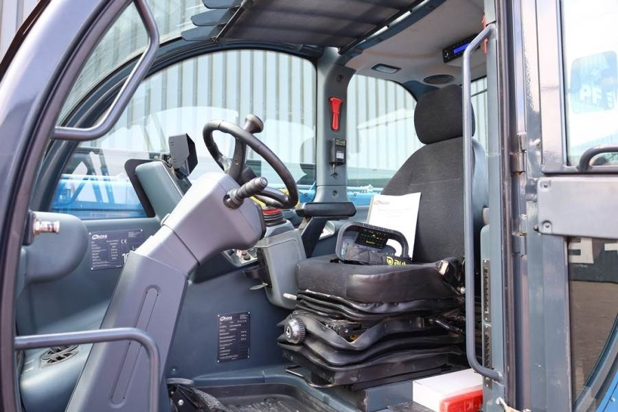 Magni - TH5,5.15-D7/D Diesel, 4x4x4 Drive, 5.5t Ca - آلة رفع ونقل تلسكوبية: صورة 4 Magni - TH5,5.15-D7/D Diesel, 4x4x4 Drive, 5.5t Ca - آلة رفع ونقل تلسكوبية: صورة 4