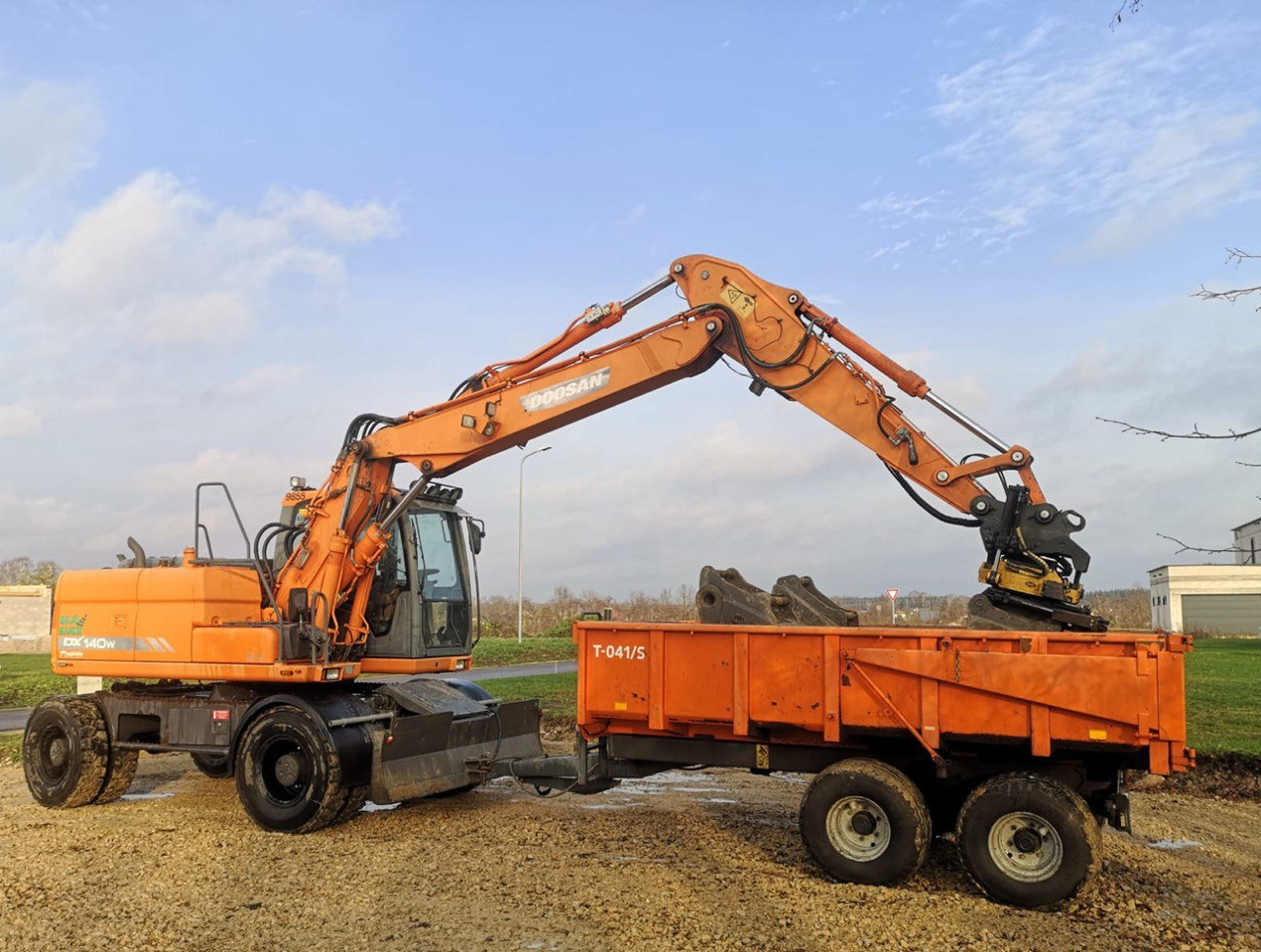 Doosan DX 140 - حفار ذو عجلات: صورة 1 Doosan DX 140 - حفار ذو عجلات: صورة 1