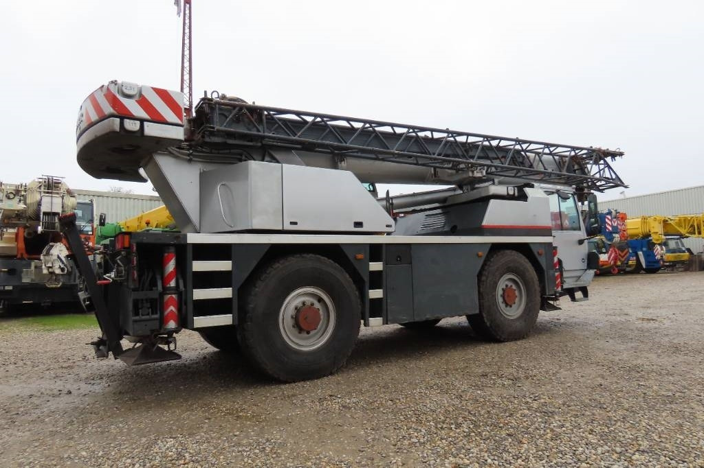 Liebherr LTM 1030/2 - رافعة لجميع التضاريس: صورة 3 Liebherr LTM 1030/2 - رافعة لجميع التضاريس: صورة 3