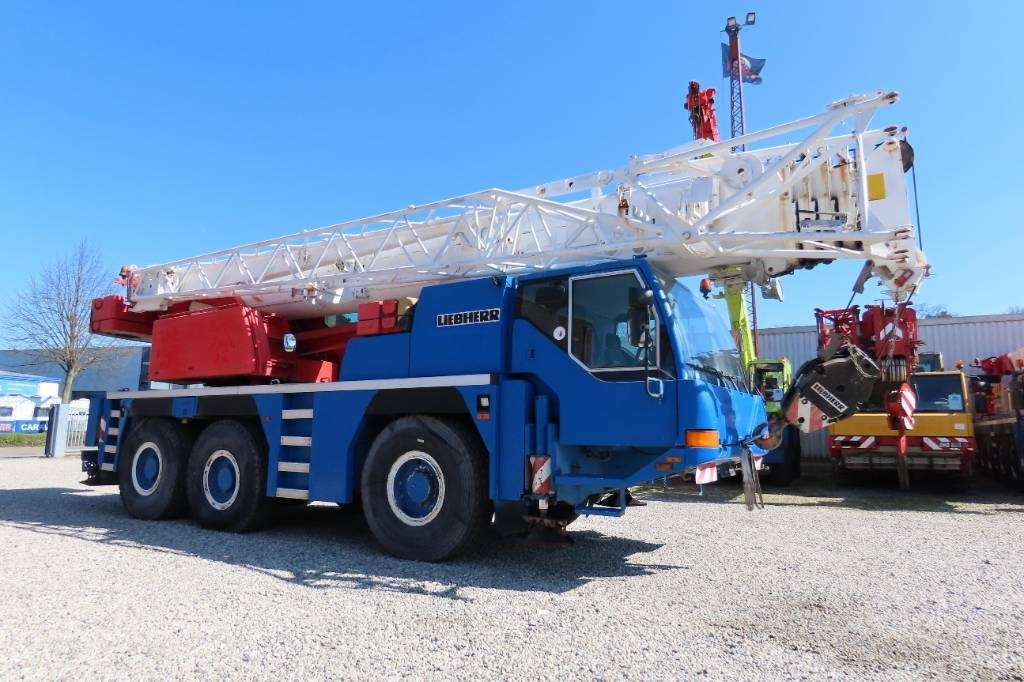 Liebherr LTM 1055-1 - رافعة لجميع التضاريس: صورة 2 Liebherr LTM 1055-1 - رافعة لجميع التضاريس: صورة 2