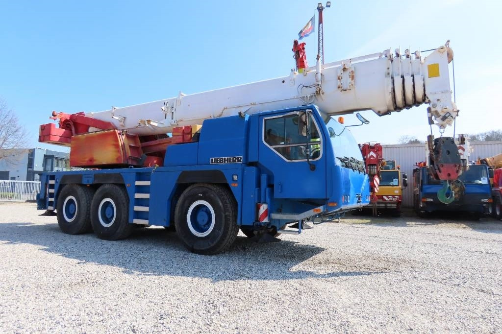 Liebherr LTM 1055-1 - رافعة لجميع التضاريس: صورة 2 Liebherr LTM 1055-1 - رافعة لجميع التضاريس: صورة 2