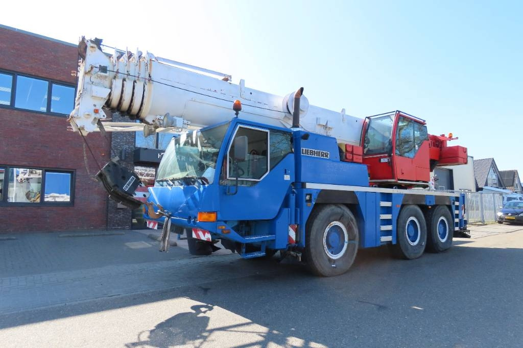 Liebherr LTM 1055-1 - رافعة لجميع التضاريس: صورة 1 Liebherr LTM 1055-1 - رافعة لجميع التضاريس: صورة 1