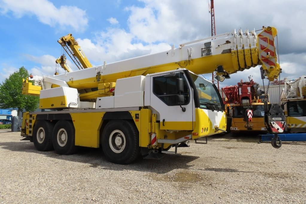 Liebherr LTM 1055-3.2 - رافعة لجميع التضاريس: صورة 2 Liebherr LTM 1055-3.2 - رافعة لجميع التضاريس: صورة 2