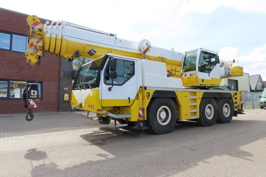 Liebherr LTM 1055-3.2 - رافعة لجميع التضاريس: صورة 1 Liebherr LTM 1055-3.2 - رافعة لجميع التضاريس: صورة 1
