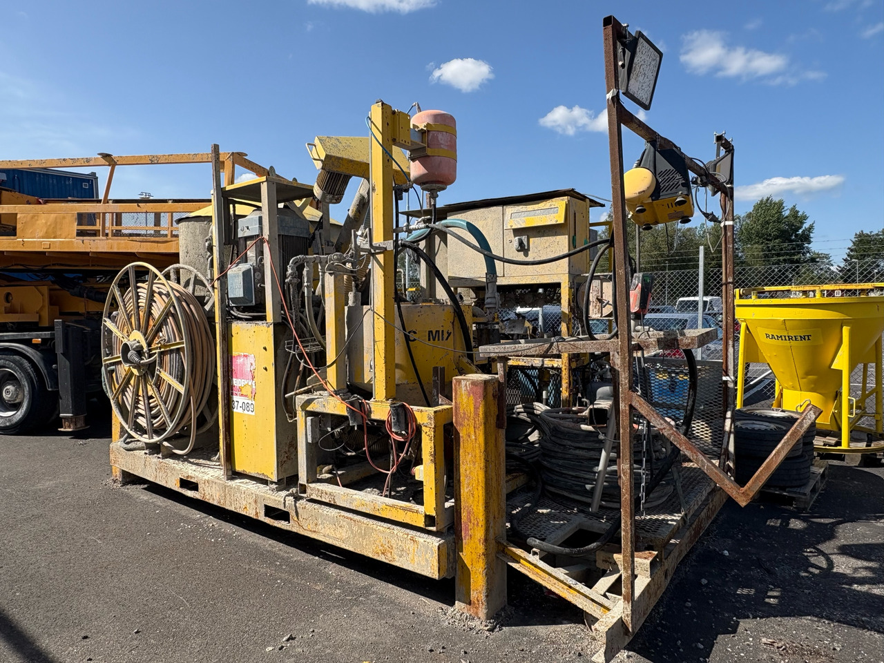 Atlas Copco Unigrout - معدات الانشاءات: صورة 1 Atlas Copco Unigrout - معدات الانشاءات: صورة 1