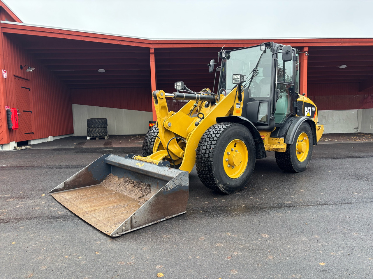 CAT 906H - اللودر بعجل: صورة 1 CAT 906H - اللودر بعجل: صورة 1