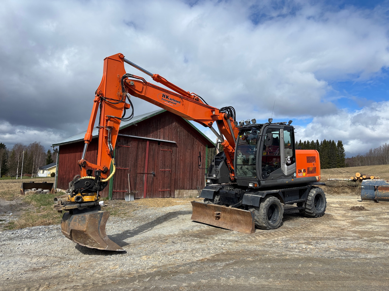 Hitachi ZX140W-3 - حفّار: صورة 1 Hitachi ZX140W-3 - حفّار: صورة 1