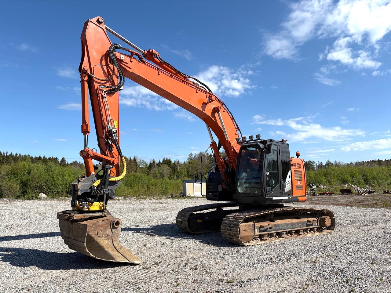 Hitachi ZX225USLC-6 - حفّار: صورة 1 Hitachi ZX225USLC-6 - حفّار: صورة 1