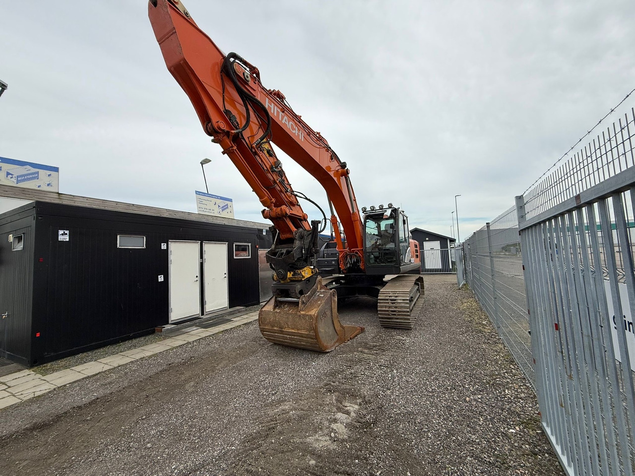 Hitachi ZX300LC-6 - حفّار: صورة 1 Hitachi ZX300LC-6 - حفّار: صورة 1