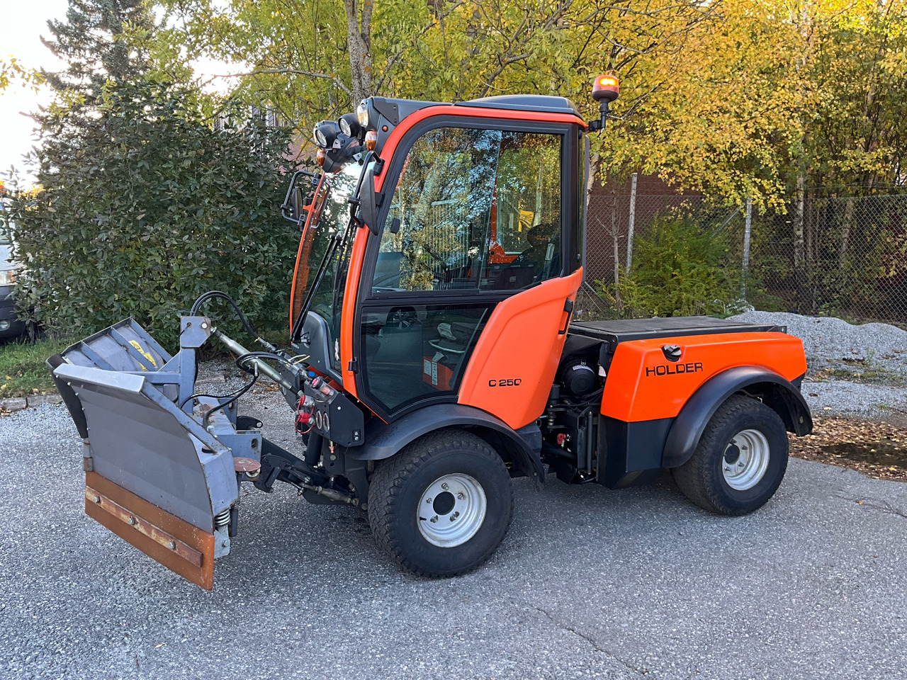 Holder C250 - سيارة خدمات/ سيارة خاصة: صورة 1 Holder C250 - سيارة خدمات/ سيارة خاصة: صورة 1