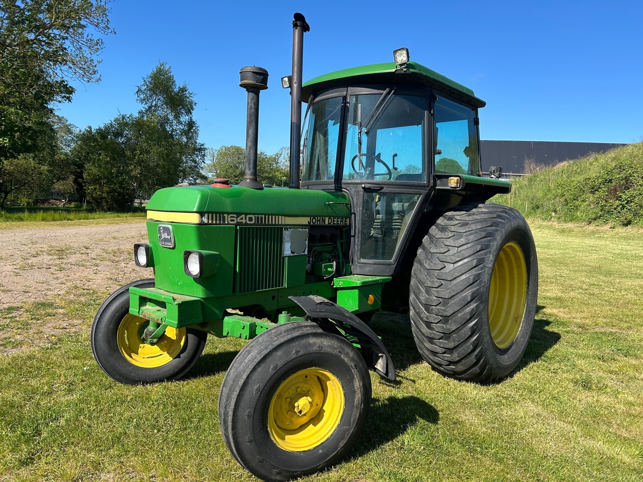 John Deere 1640 - جرار: صورة 1 John Deere 1640 - جرار: صورة 1