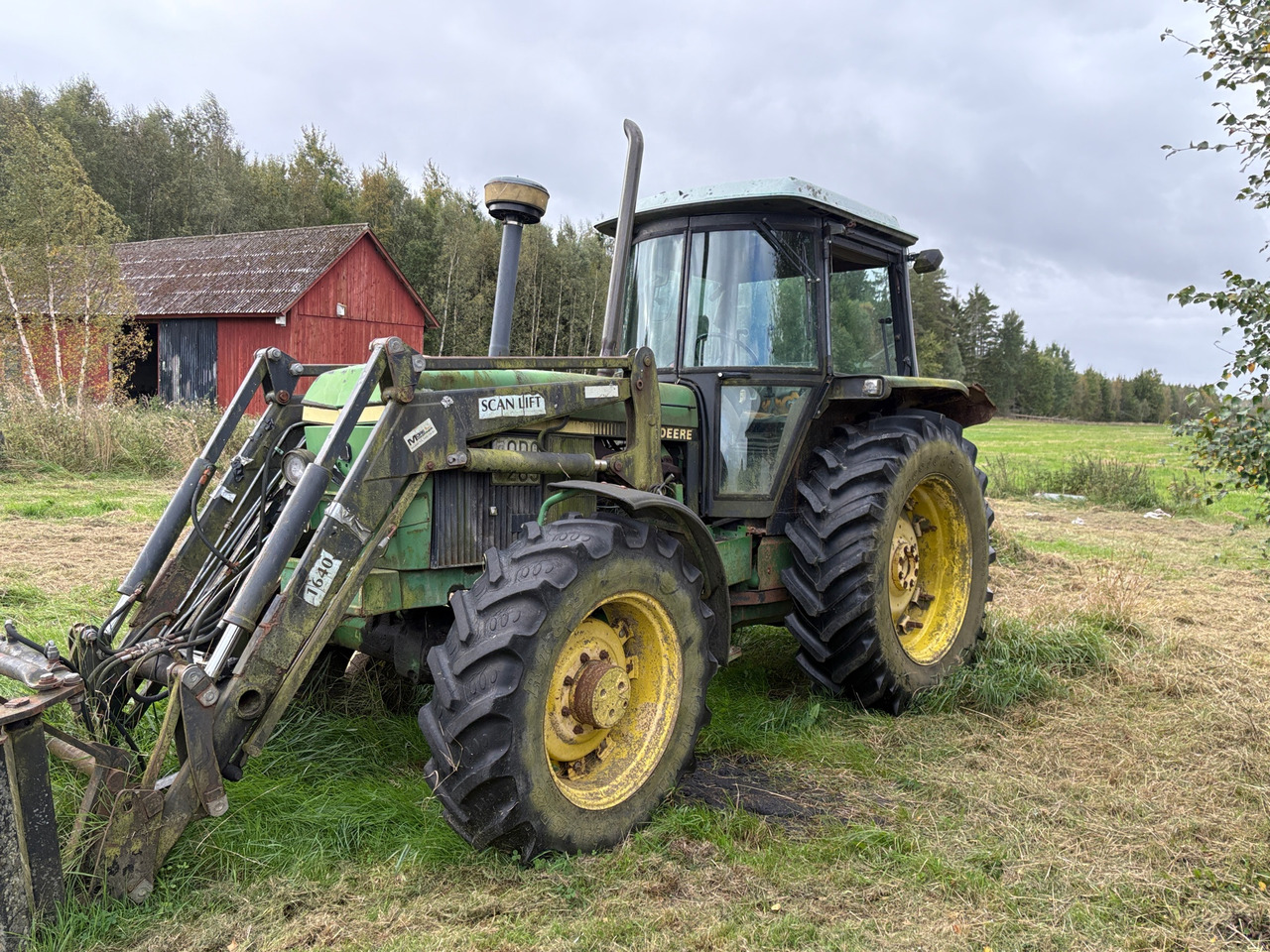 John Deere 3350 - جرار: صورة 1 John Deere 3350 - جرار: صورة 1