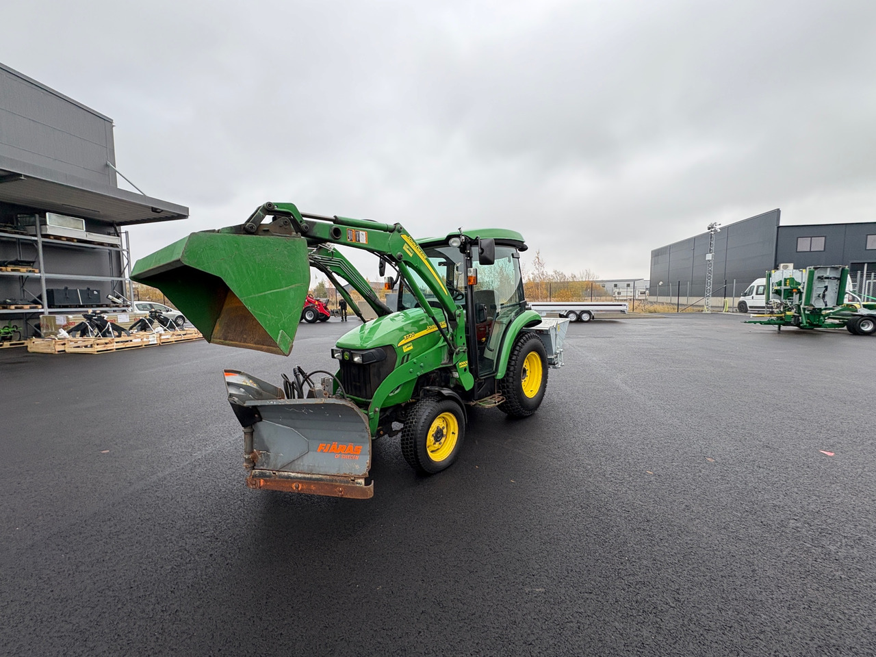 John Deere 3720 - جرار: صورة 1 John Deere 3720 - جرار: صورة 1