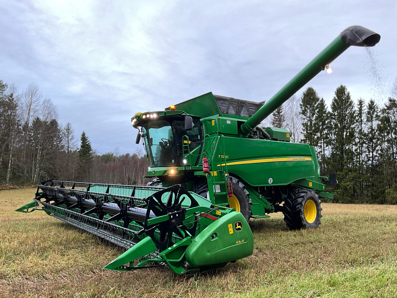 John Deere T670i - حصادة: صورة 1 John Deere T670i - حصادة: صورة 1