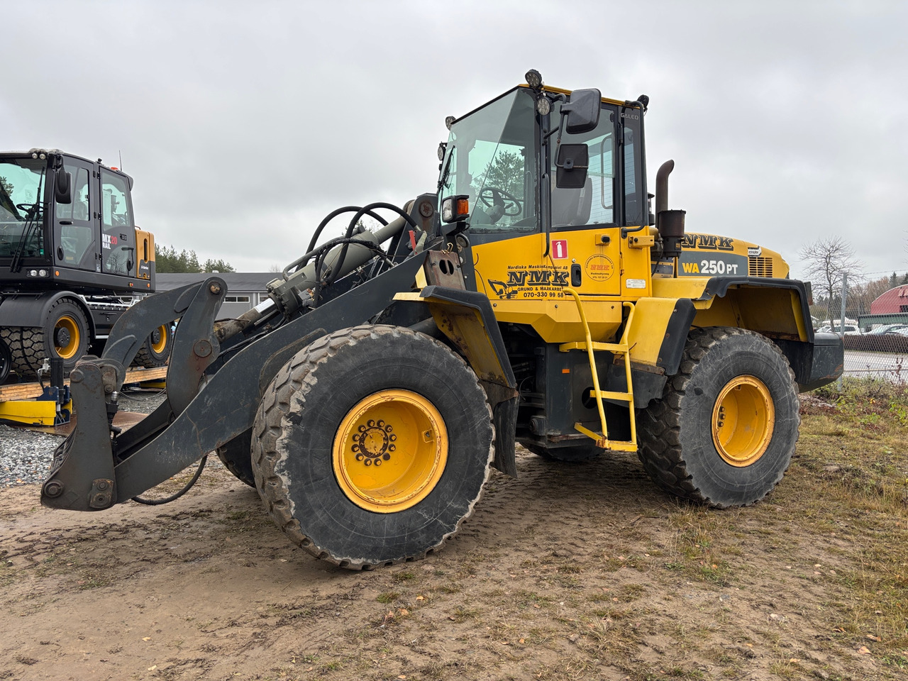 Komatsu WA250PT-5H - اللودر بعجل: صورة 1 Komatsu WA250PT-5H - اللودر بعجل: صورة 1
