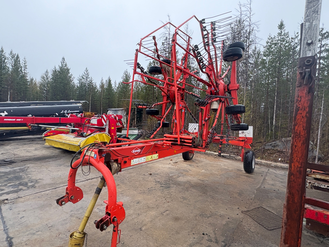 Kuhn GA7501 - نشارة الدريس/ شوكة جرف: صورة 1 Kuhn GA7501 - نشارة الدريس/ شوكة جرف: صورة 1