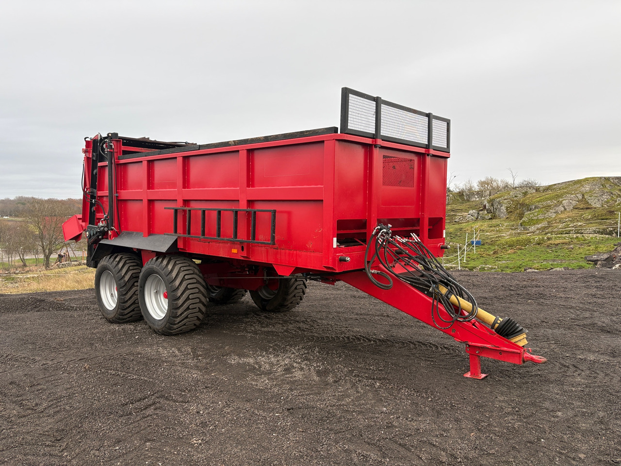 LMR AZENE PTU-10D - ناثرة السماد الحيواني: صورة 1 LMR AZENE PTU-10D - ناثرة السماد الحيواني: صورة 1